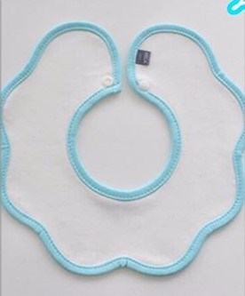 Berry Yếm Cổ Trắng Viền Xanh