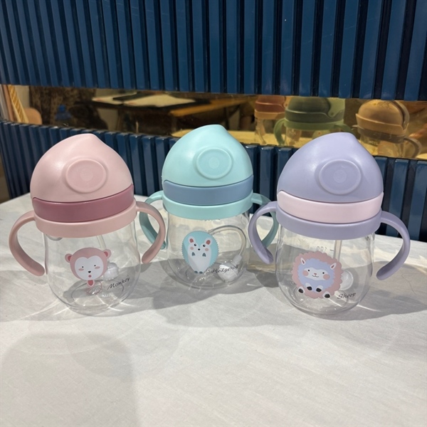 Bình nước cho bé hàng tặng