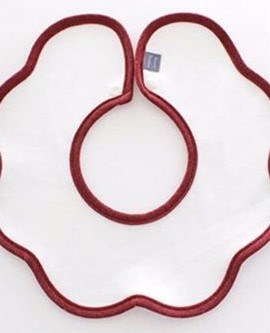 Berry Yếm Cổ Trắng Viền Đỏ