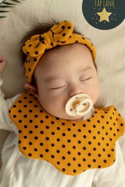 Yếm Vải Uidong Vàng Chấm bi