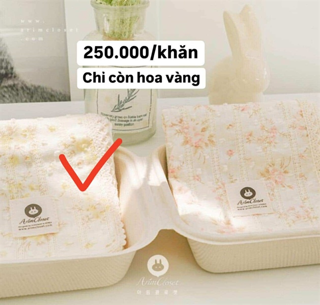 Arimcloset Khăn họa tiết Vàng dạng vuông