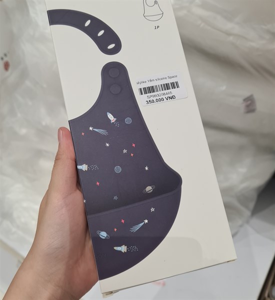 Dailylike Yếm silicone Space