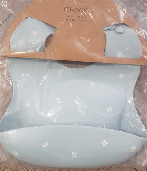 Mushie Yếm Silicone Hoa cúc nền Xanh