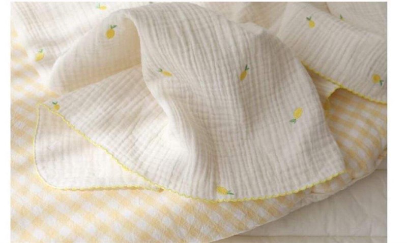 Adornathome Gối ôm hoa Tulip