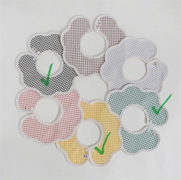 Berry Yếm cổ caro vàng