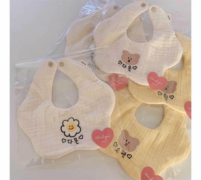 Yếm Mây Gấu Thêu Tên Trắng