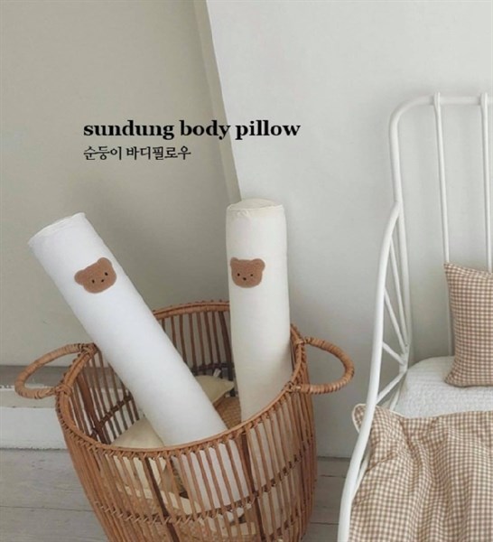 Milkhouse vỏ gối ôm Gấu nền kem