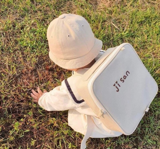 Bongbongmonster Balo size NHỎ thêu tên Beige