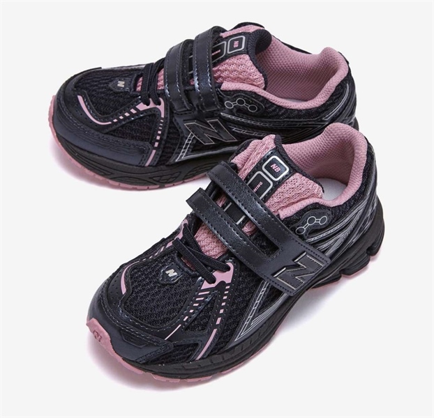 NewBalance Sneaker PV1906CP size 210